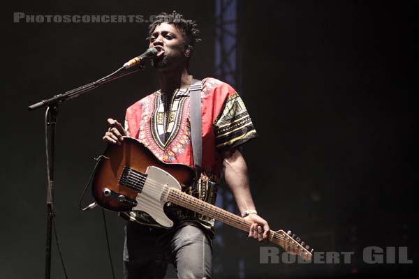 BLOC PARTY - 2009-08-28 - SAINT CLOUD - Domaine National - Scene de la Cascade - Rowland Kelechukwu Okereke